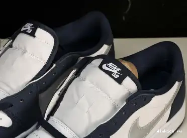 Midnight Navy 1 SB Low Jordan 0430
